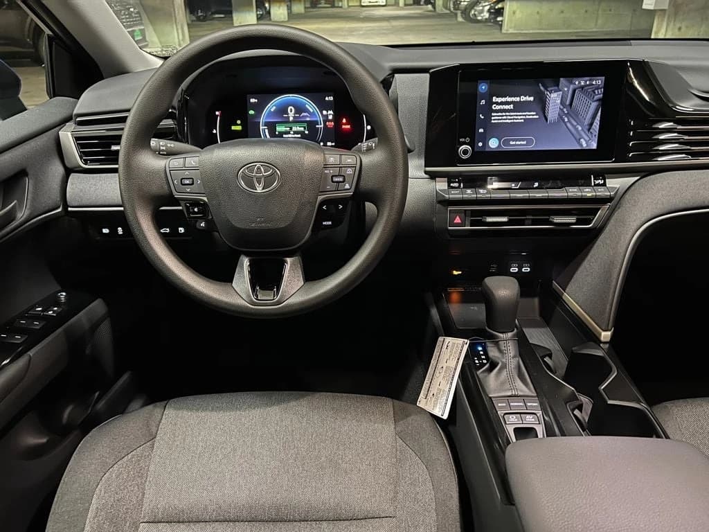 Toyota Camry LE (Natl) 2026 — side view