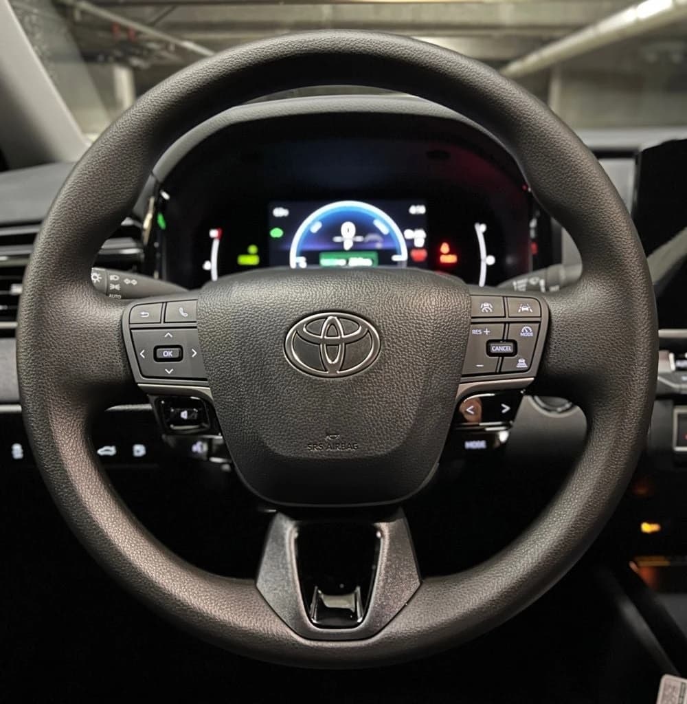 Toyota Camry LE (Natl) 2026 — side view