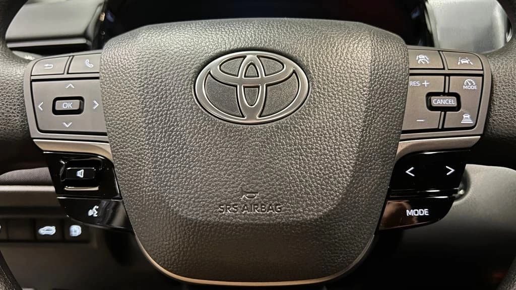 Toyota Camry LE (Natl) 2026 — side view