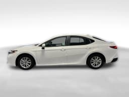 Toyota Camry SE (Natl) 2026 — side view