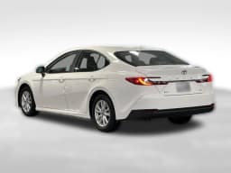 Toyota Camry SE (Natl) 2026 — side view