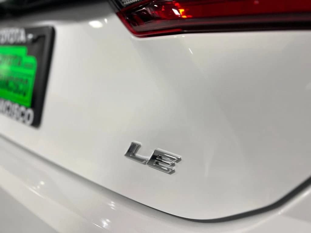 Toyota Camry SE (Natl) 2026 — side view