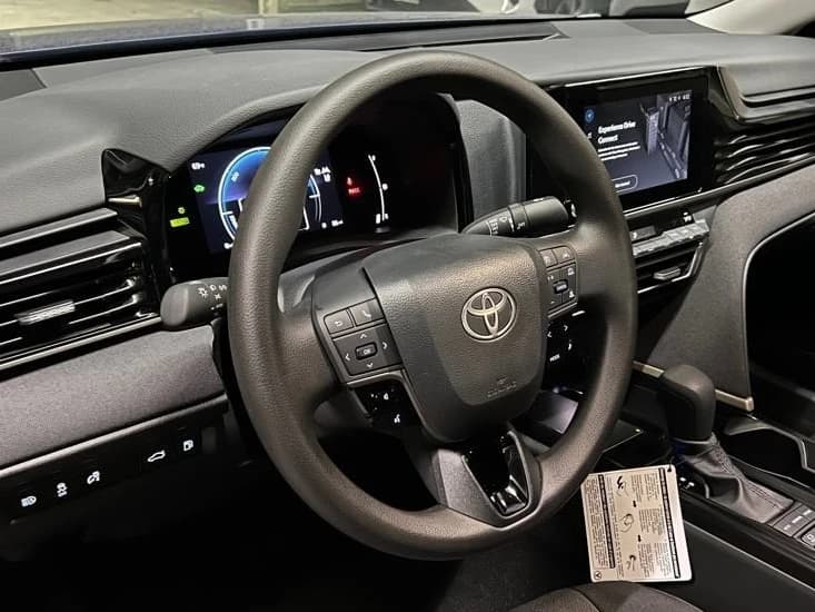 Toyota Camry SE (Natl) 2026 — side view