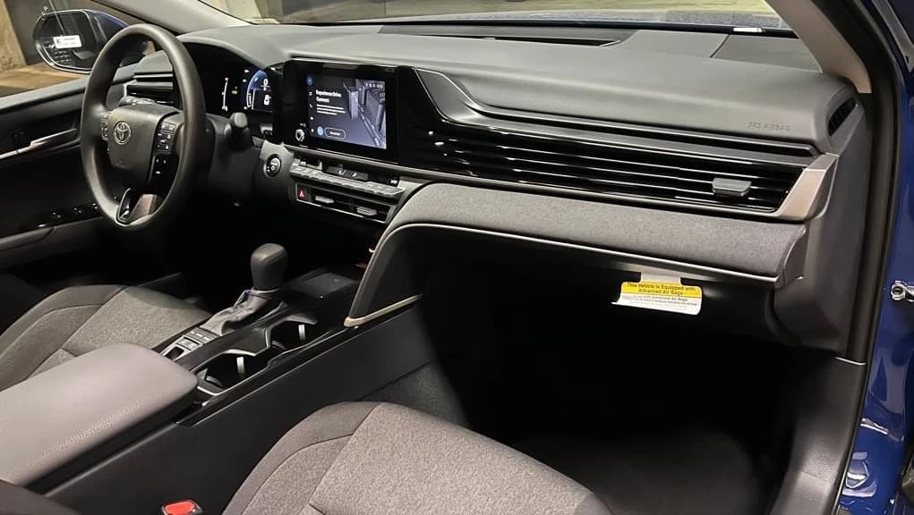 Toyota Camry SE (Natl) 2026 — side view
