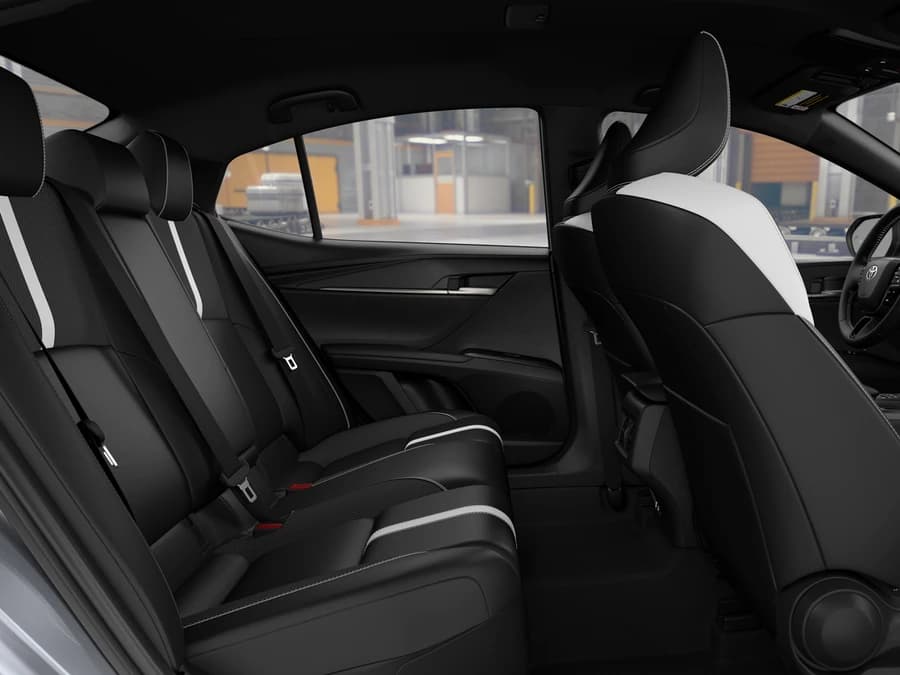 Toyota Camry SE (Natl) 2026 — side view