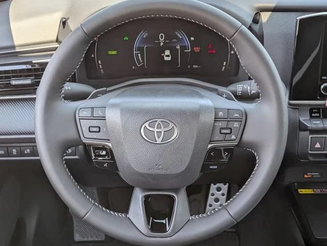 Toyota Camry SE (Natl) 2026 — side view