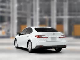 Toyota Camry SE (SE) 2026 — side view