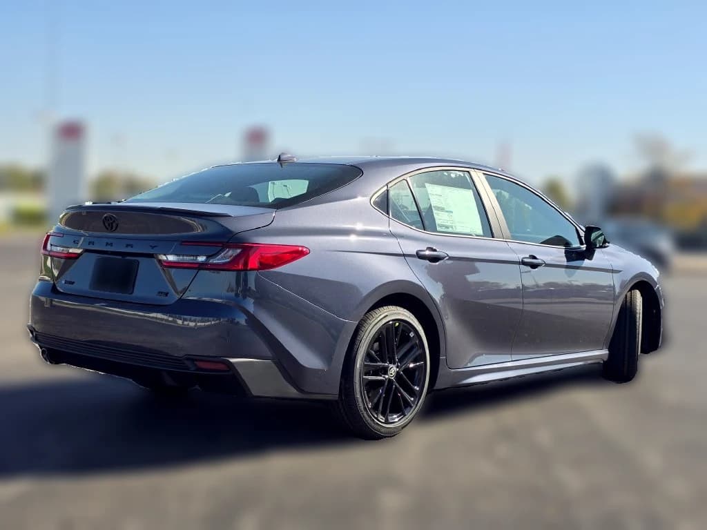 Toyota Camry SE (Natl) 2026 — side view