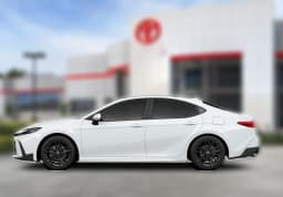 Toyota Camry SE (Natl) 2026 — side view