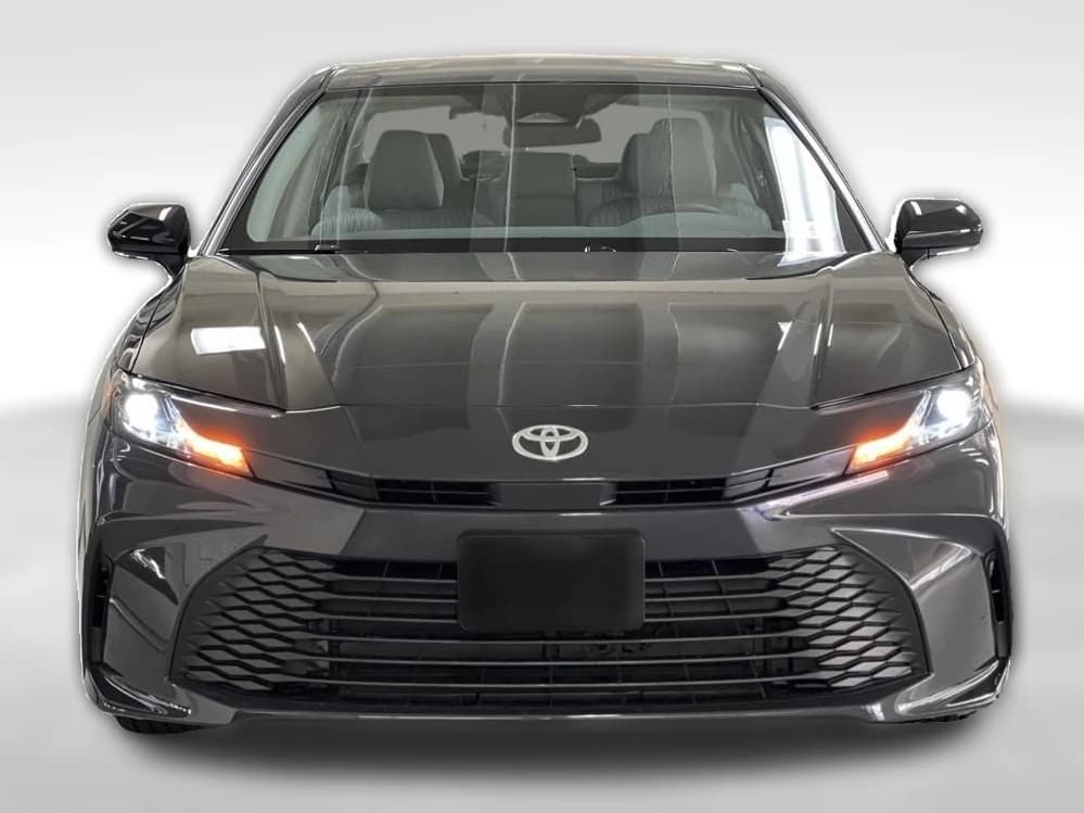 Toyota Camry LE (Natl) 2026 — side view