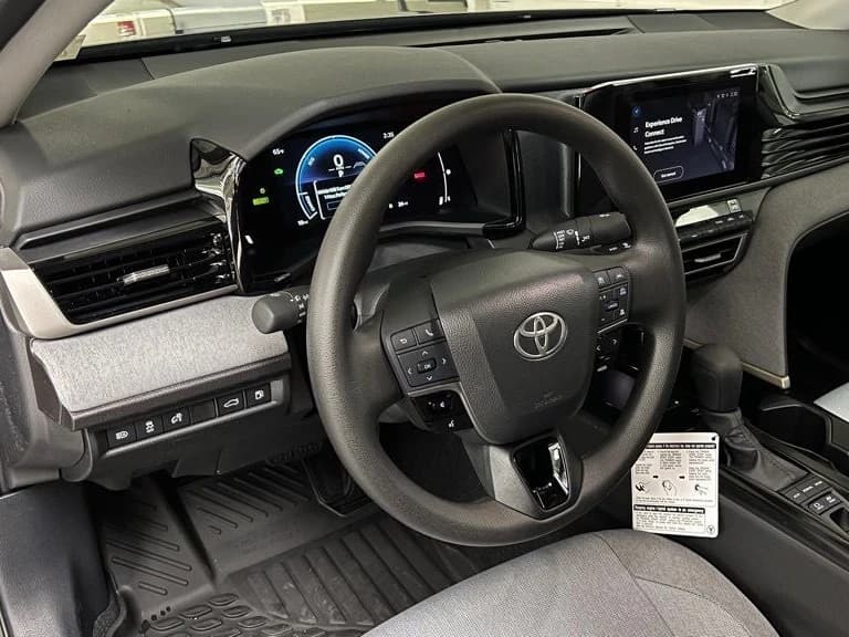 Toyota Camry LE (Natl) 2026 — side view