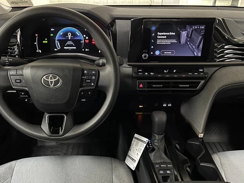 Toyota Camry LE (Natl) 2026 — side view