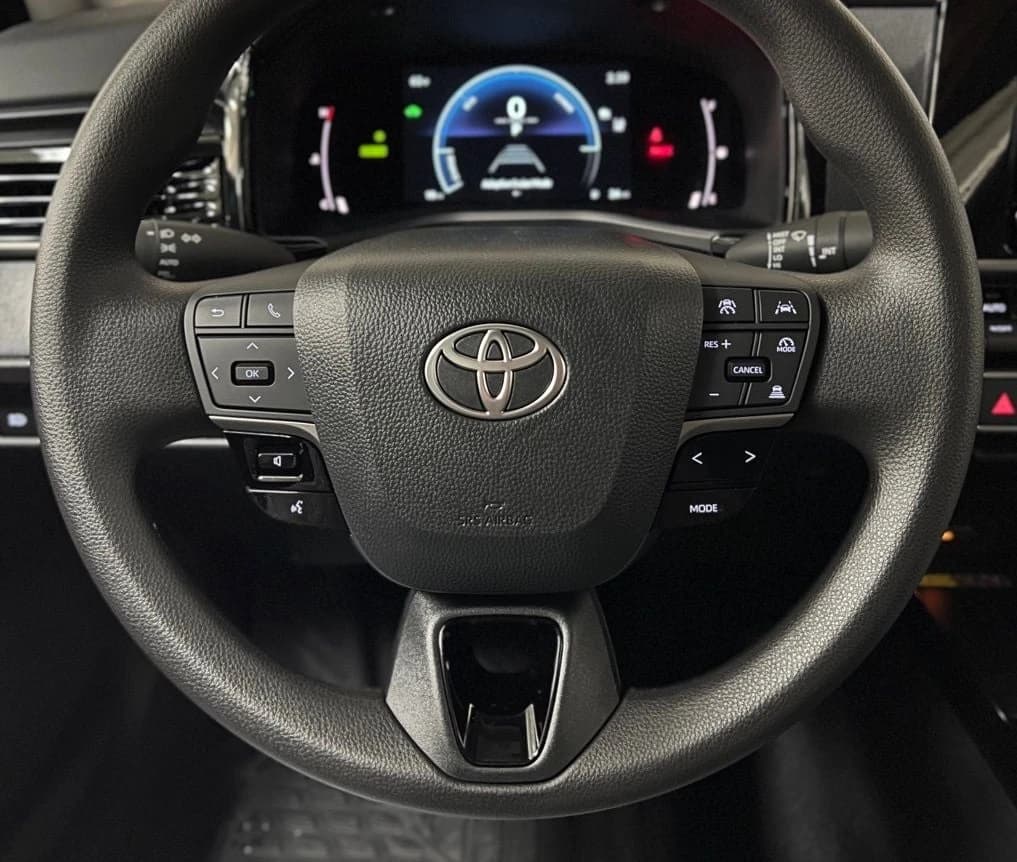 Toyota Camry LE (Natl) 2026 — side view