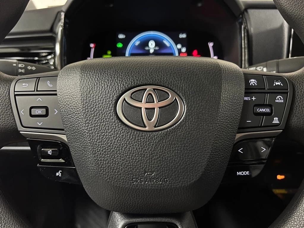 Toyota Camry LE (Natl) 2026 — side view
