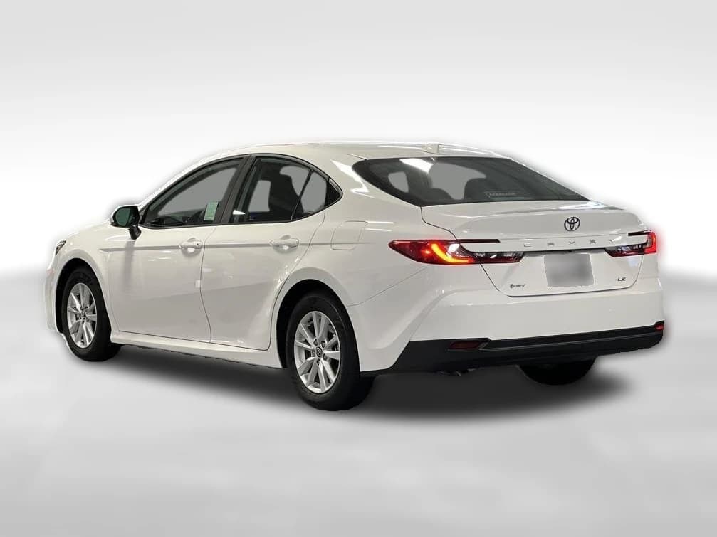 Toyota Camry LE (Natl) 2026 — side view