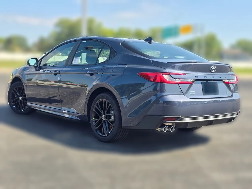 Toyota Camry SE AWD (Natl) 2026 — side view