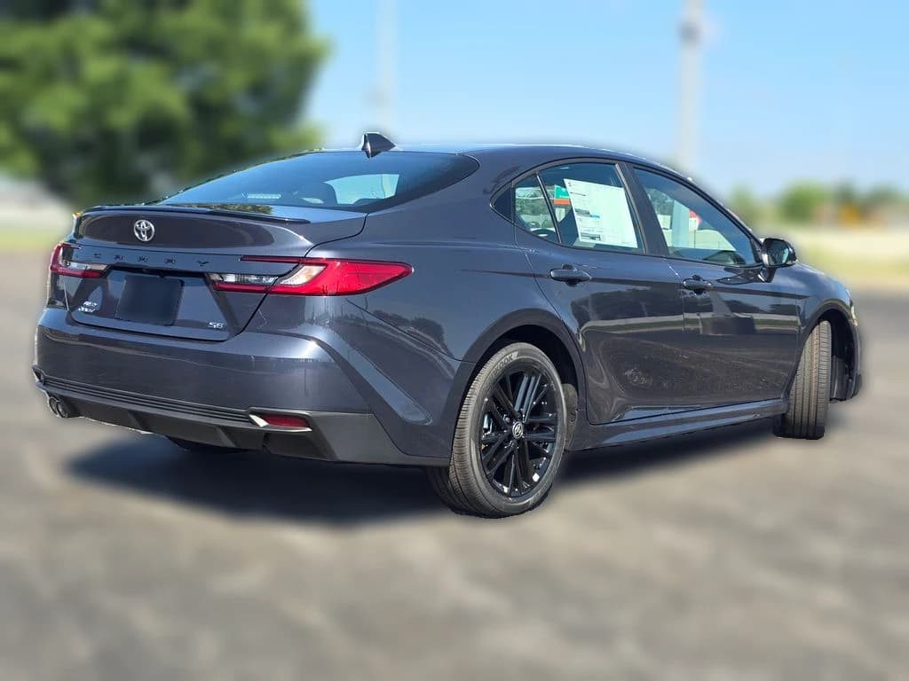 Toyota Camry SE AWD (Natl) 2026 — side view