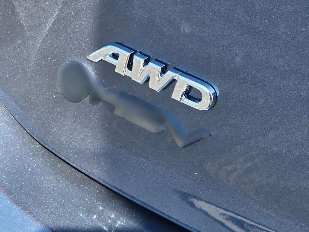 Toyota Camry SE AWD (Natl) 2026 — side view