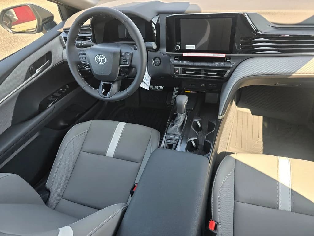Toyota Camry SE AWD (Natl) 2026 — side view