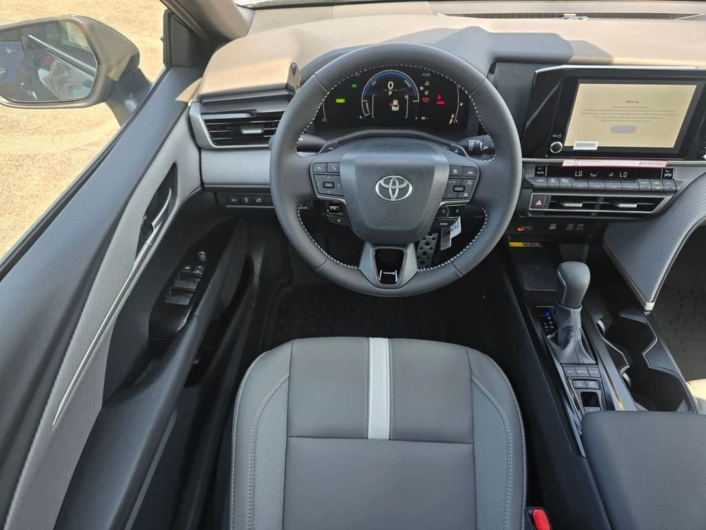 Toyota Camry SE AWD (Natl) 2026 — side view