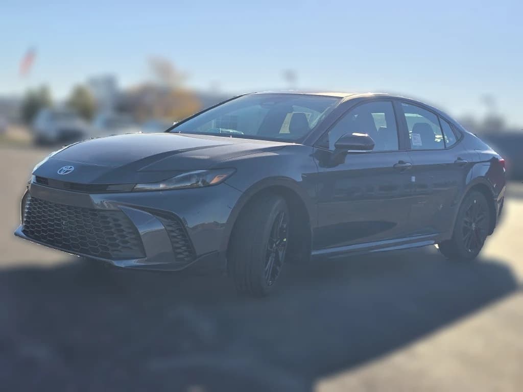 Toyota Camry SE AWD (Natl) 2026 — side view