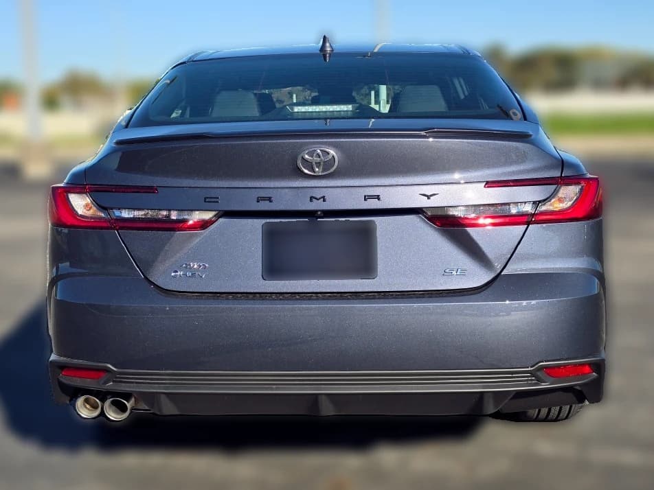 Toyota Camry SE AWD (Natl) 2026 — side view