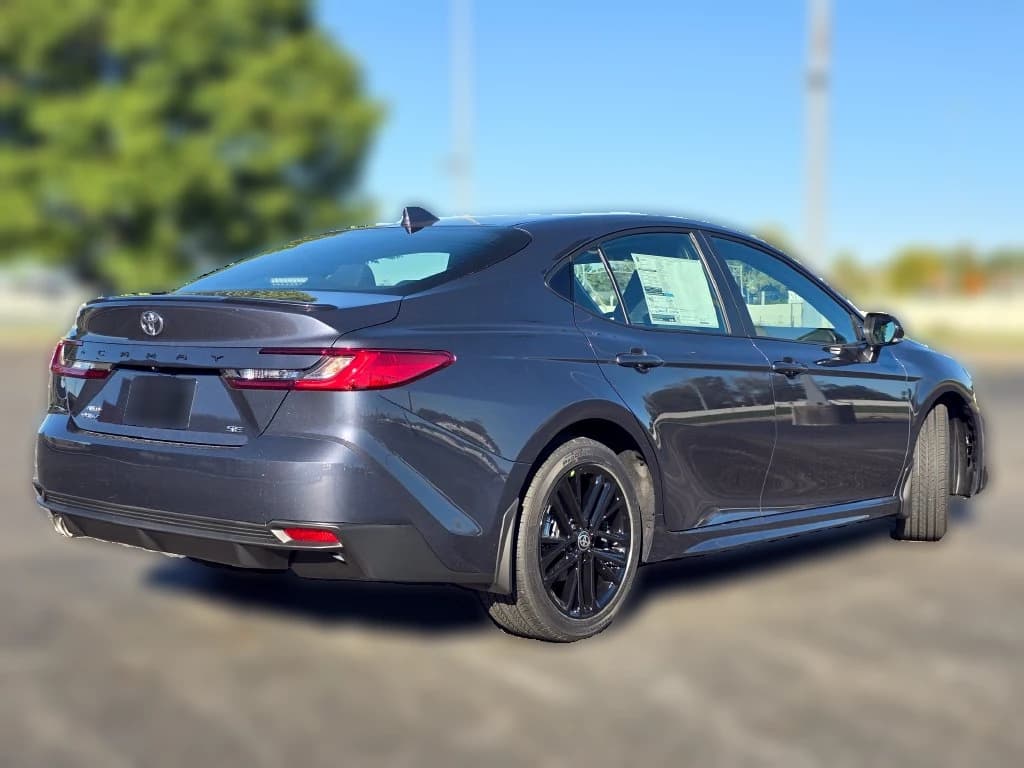 Toyota Camry SE AWD (Natl) 2026 — side view