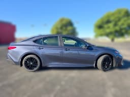 Toyota Camry SE AWD (Natl) 2026 — side view