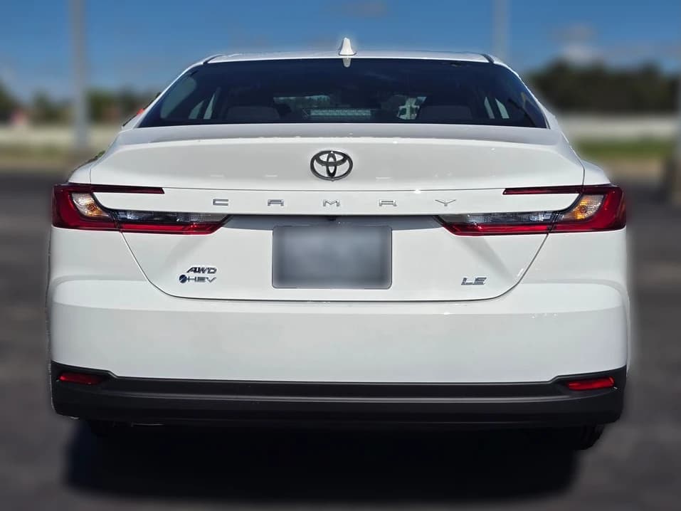 Toyota Camry LE AWD (Natl) 2026 — side view