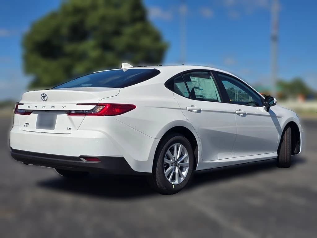 Toyota Camry LE AWD (Natl) 2026 — side view