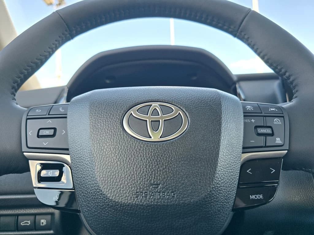 Toyota Camry LE AWD (Natl) 2026 — side view