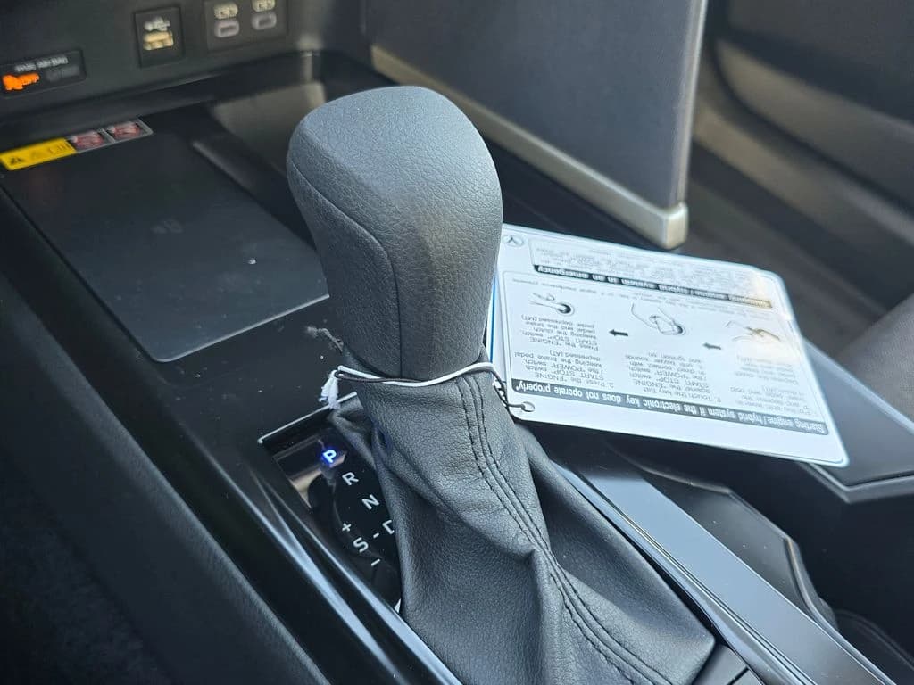 Toyota Camry LE AWD (Natl) 2026 — side view