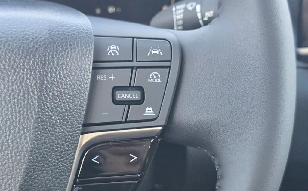 Toyota Camry LE AWD (Natl) 2026 — side view