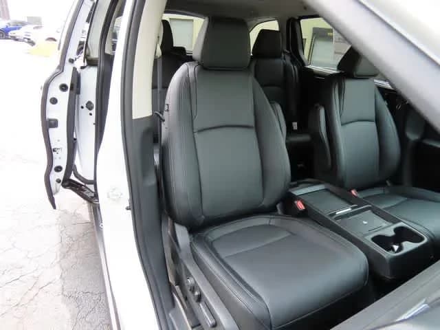 Honda Odyssey EX-L Auto 2026 — side view