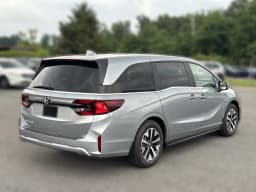 Honda Odyssey EX-L Auto 2026 — side view