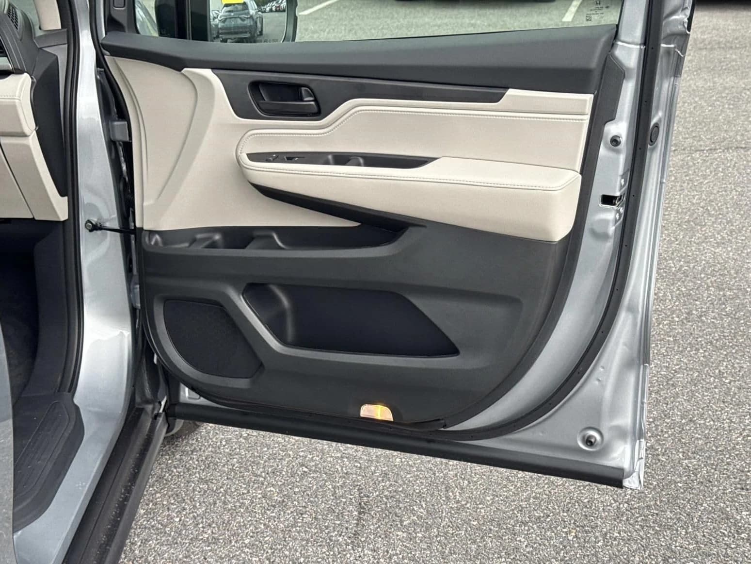 Honda Odyssey EX-L Auto 2026 — side view
