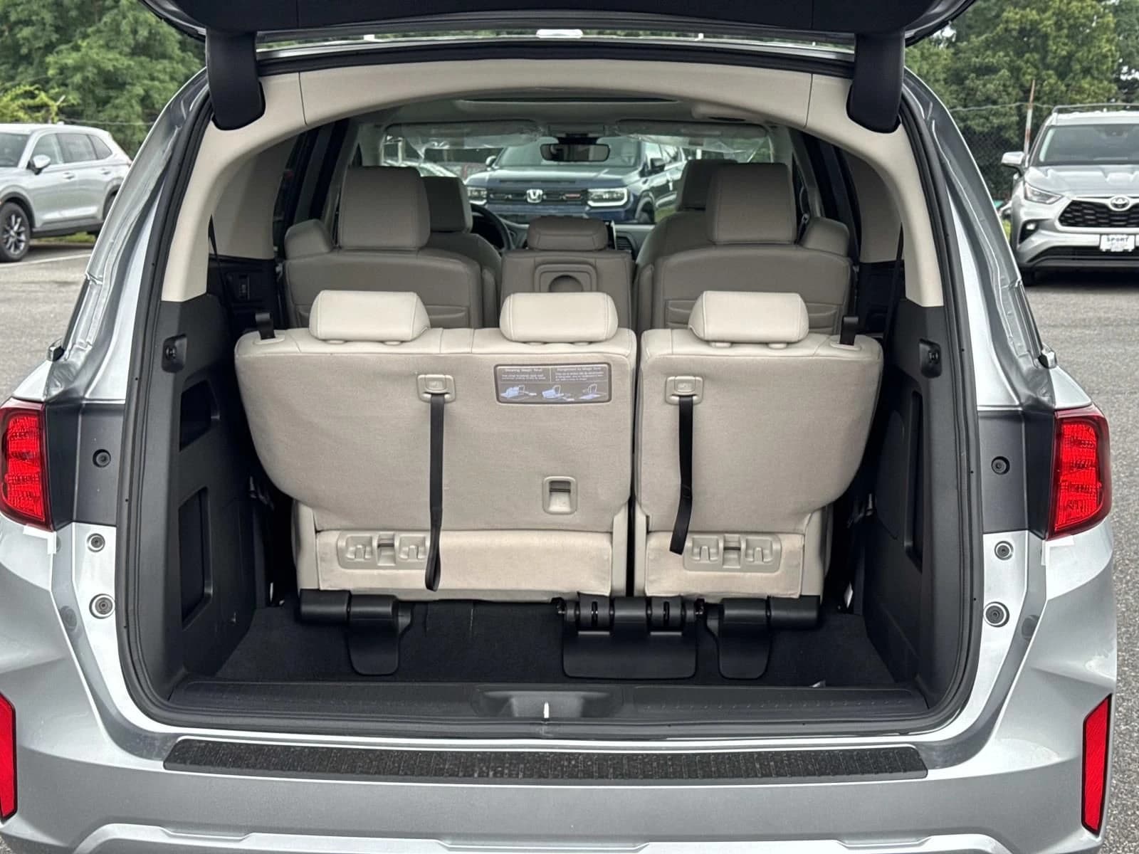 Honda Odyssey EX-L Auto 2026 — side view