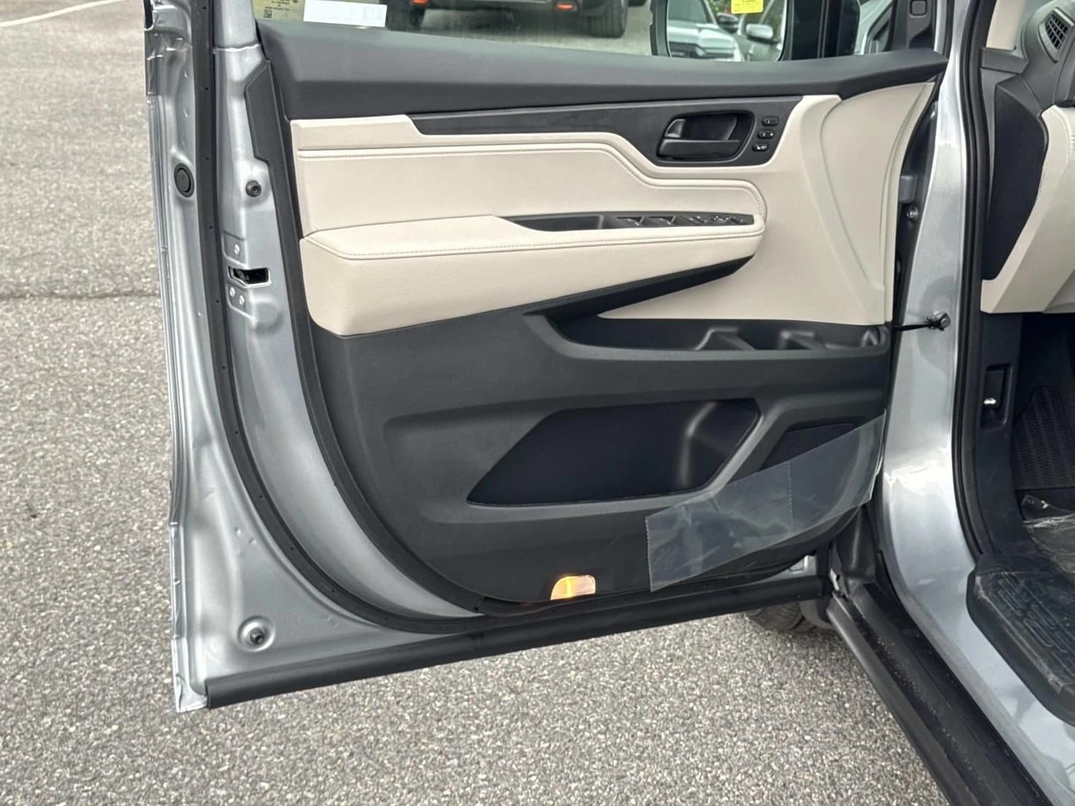Honda Odyssey EX-L Auto 2026 — side view