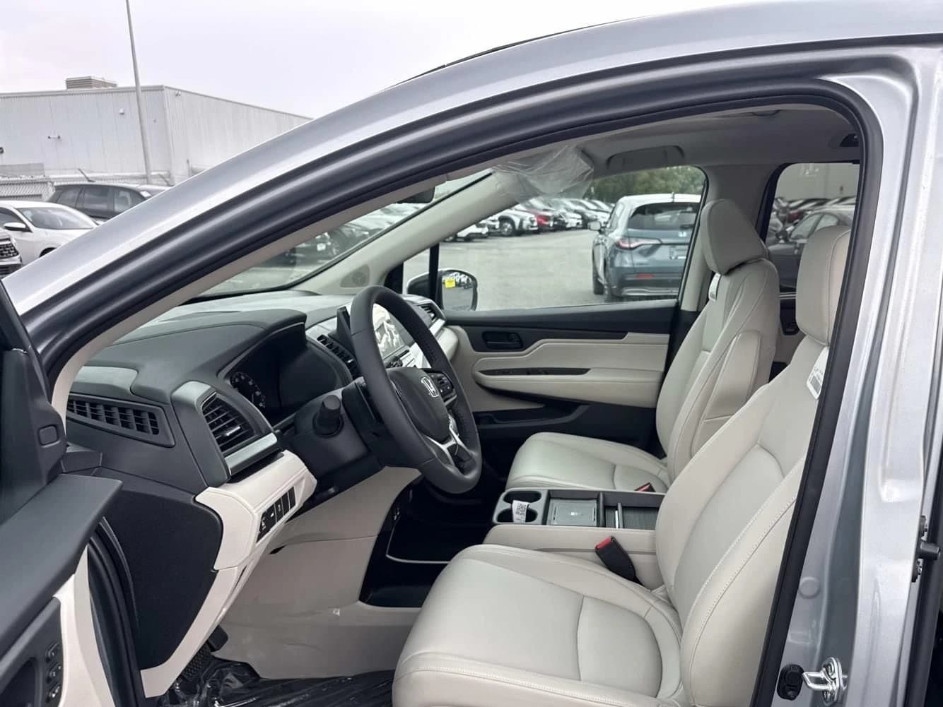 Honda Odyssey EX-L Auto 2026 — side view