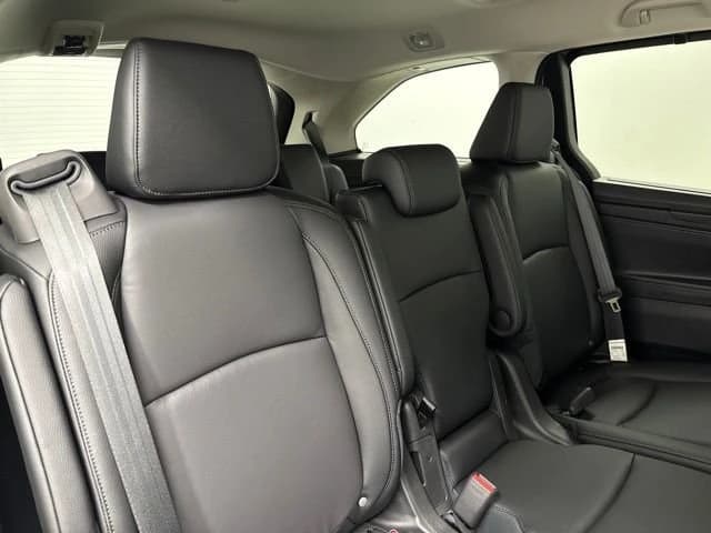 Honda Odyssey EX-L Auto 2026 — side view