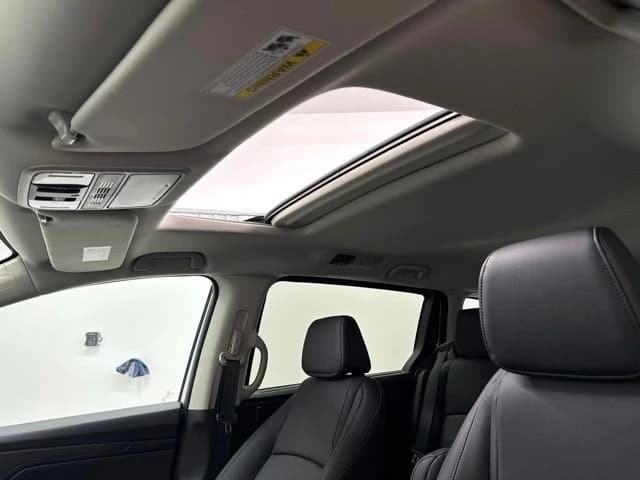 Honda Odyssey EX-L Auto 2026 — side view