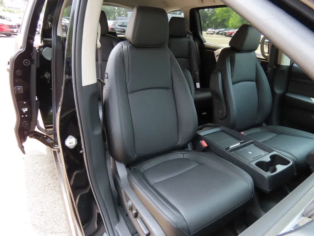 Honda Odyssey EX-L Auto 2026 — side view
