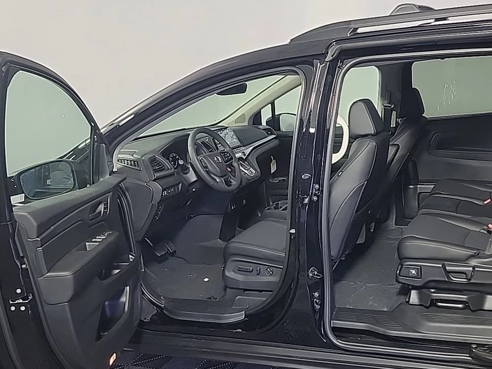 Honda Odyssey EX-L Auto 2026 — side view