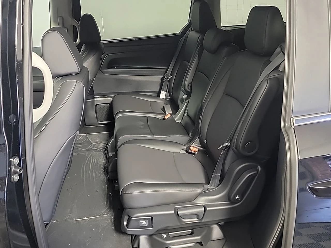 Honda Odyssey EX-L Auto 2026 — side view