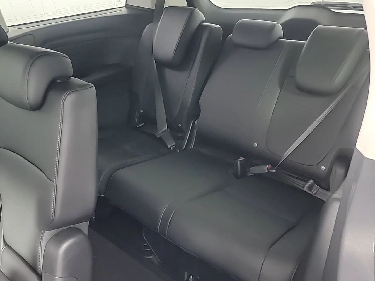 Honda Odyssey EX-L Auto 2026 — side view