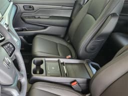 Honda Odyssey EX-L Auto 2026 — side view