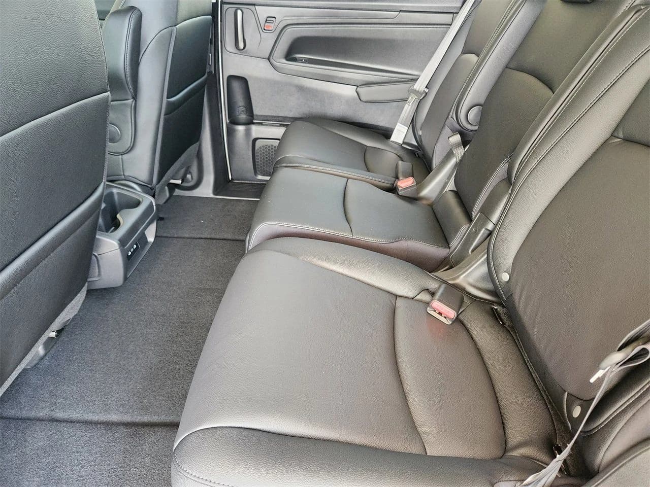 Honda Odyssey EX-L Auto 2026 — side view