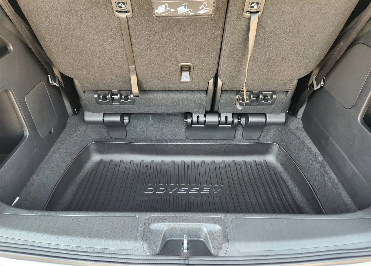 Honda Odyssey EX-L Auto 2026 — side view