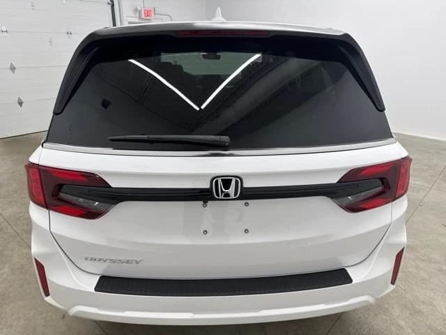 Honda Odyssey EX-L Auto 2026 — side view