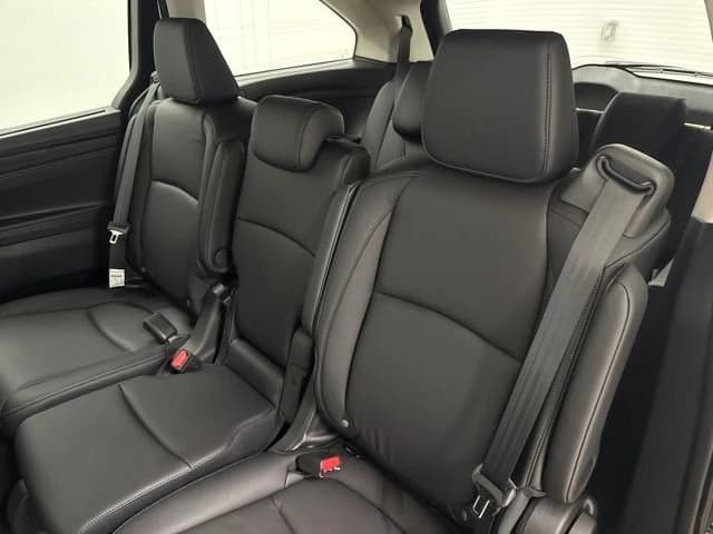Honda Odyssey EX-L Auto 2026 — side view